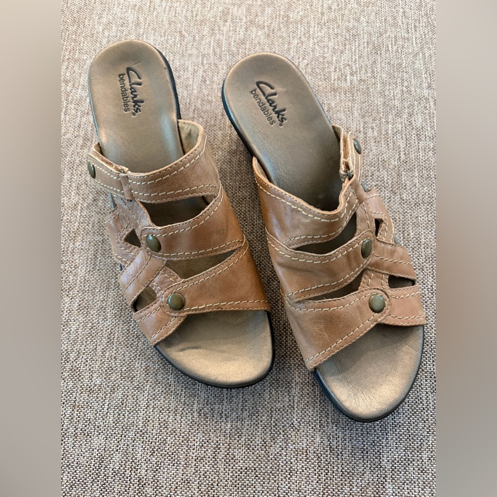 Clarks Bendables Leather Strappy Sandals Size 10M Brown Tan Adjustable